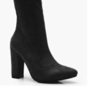New Women’s Boohoo Black Sock Booties  Size 9